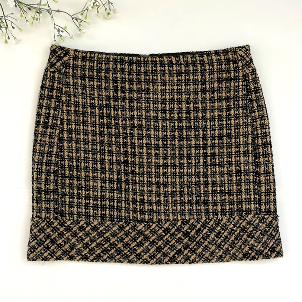 Beautiful Tweed Mini Skirt - size 2